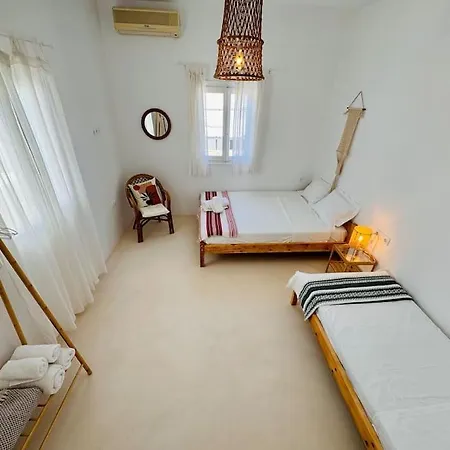 Walk The View With Yard In Chora d'Ios