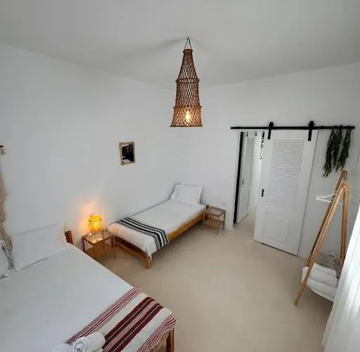 Walk The View With Yard In * Chora (Ios)