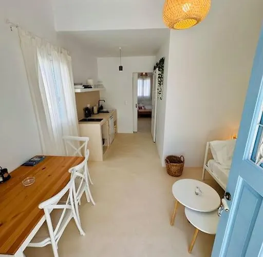 Walk The View With Yard In * Chora (Ios)