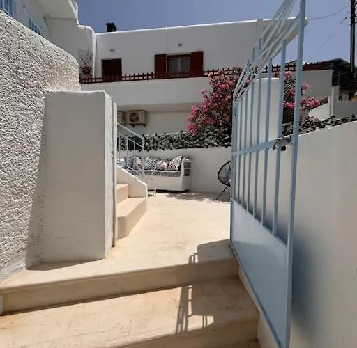 Walk The View With Yard In *