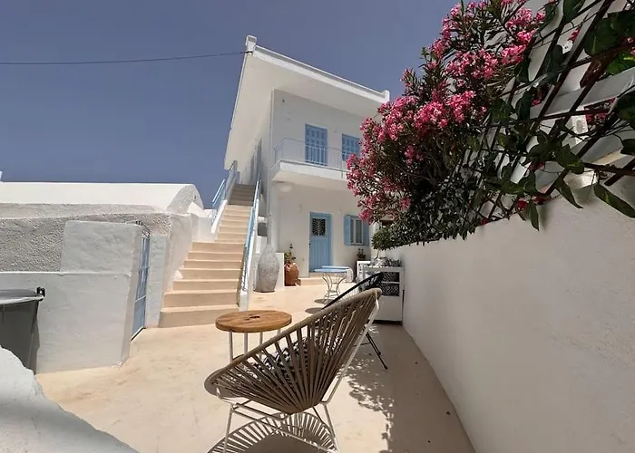 Walk The View With Yard In * Chora (Ios)