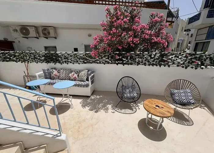 Walk The View With Yard In Appartement Chora (Ios)